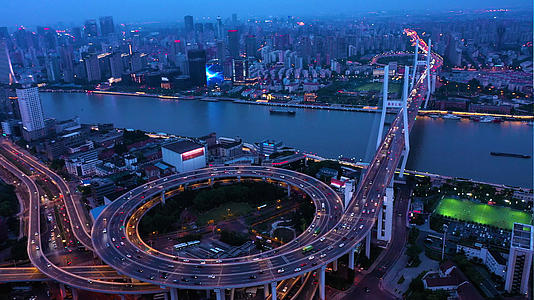 4K航拍傍晚的南浦大桥视频的预览图
