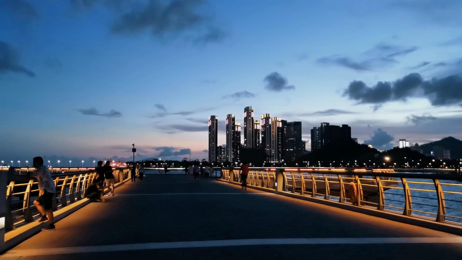 4K海滨城市假期海边夜景休闲合集视频的预览图