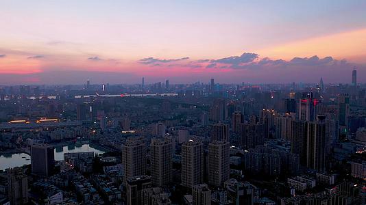 晚霞下的武汉武昌城区视频的预览图