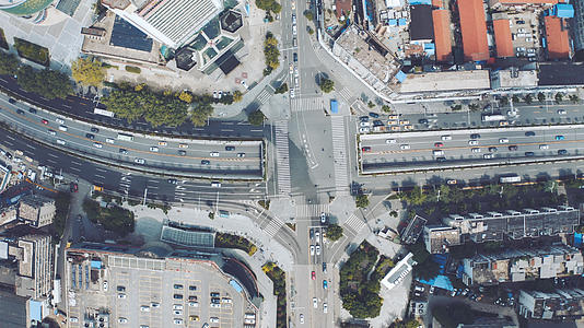 航拍城市风光立体交通枢纽地下通道城市建设素材视频的预览图