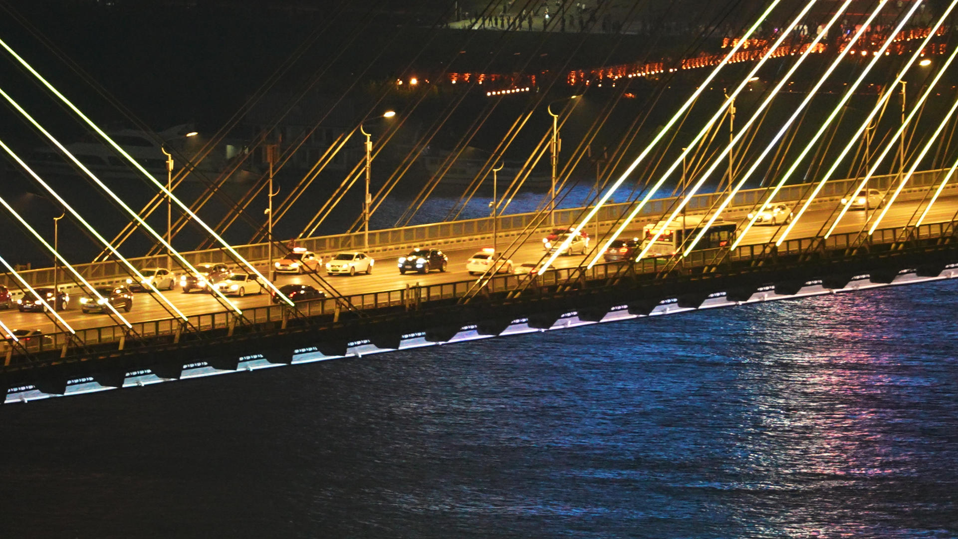 航拍城市夜景桥梁道路交通车流4k素材视频的预览图