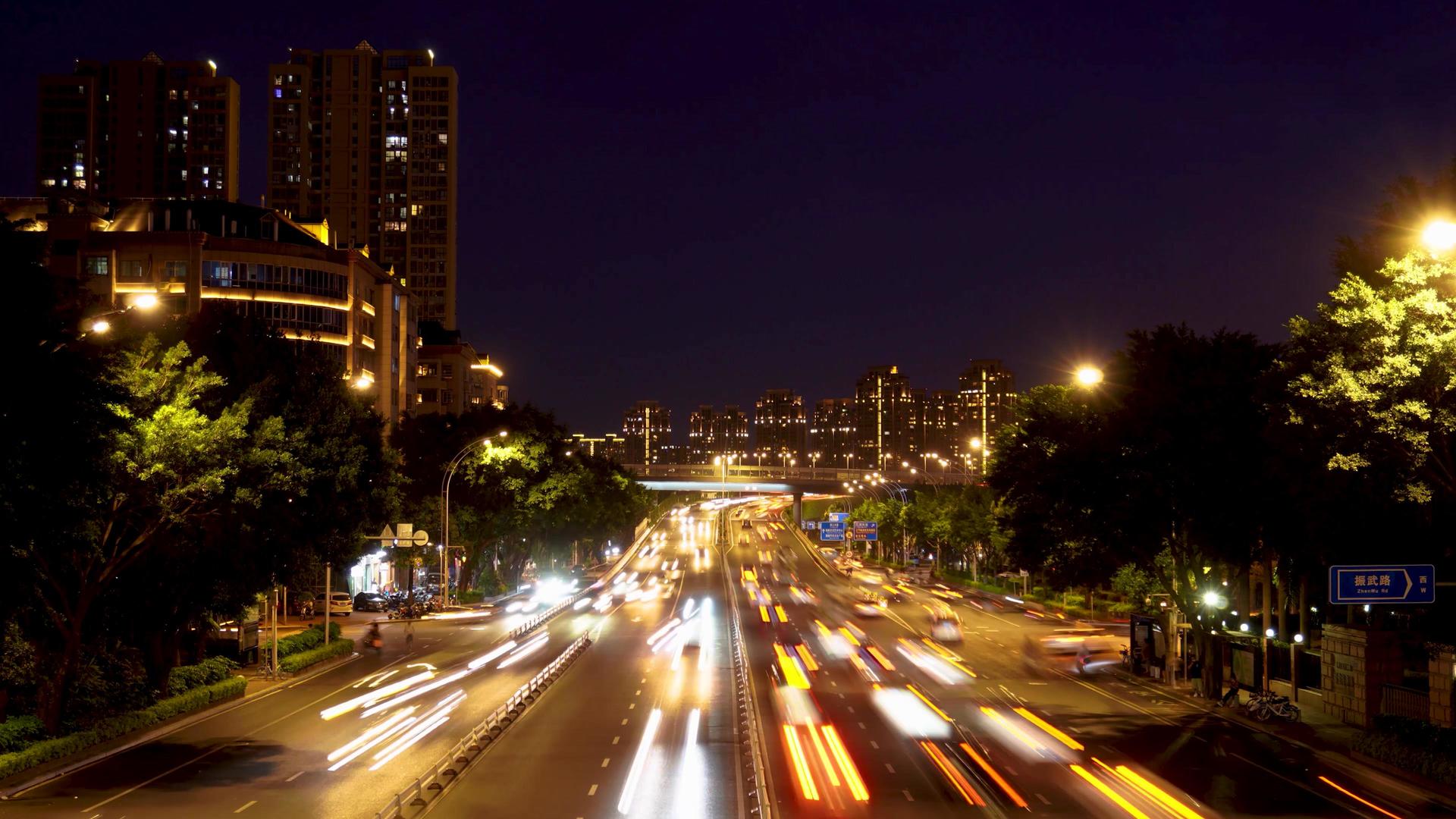4K实拍城市交通夜景延时摄影视频的预览图