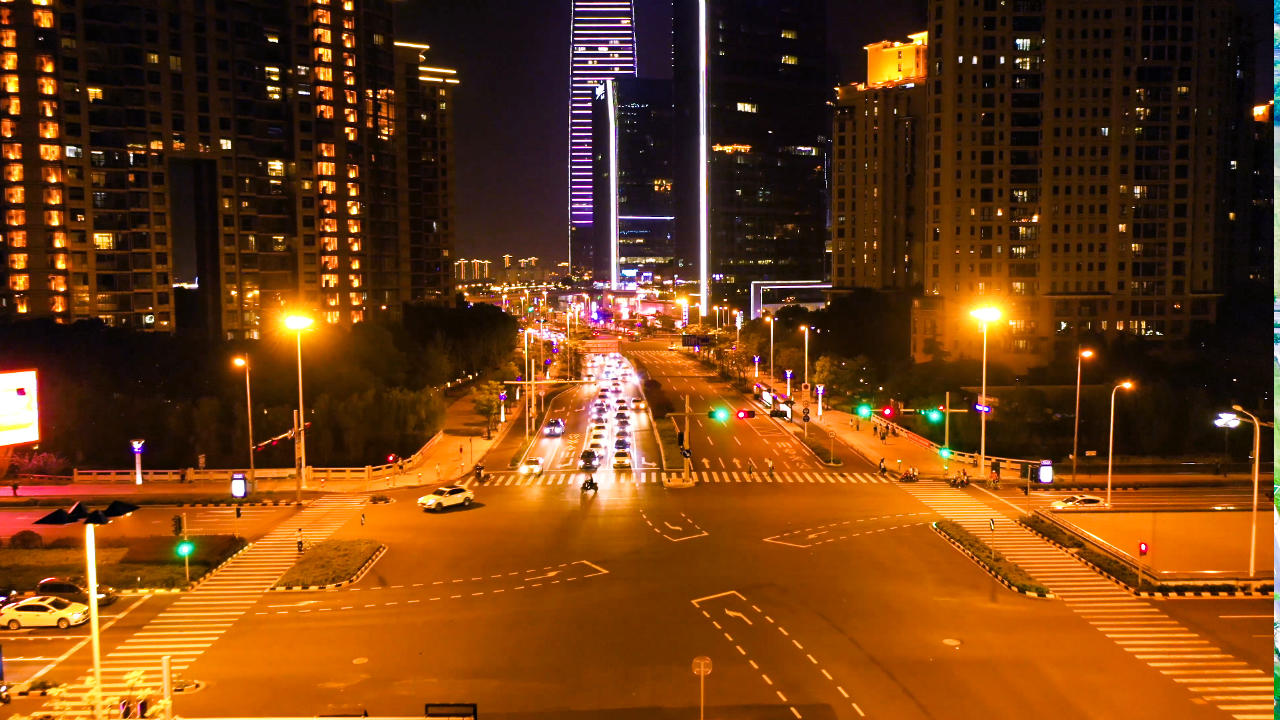4K航拍城市夜晚车流视频的预览图