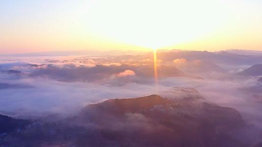 4K航拍清晨祖国山河唯美云海视频的预览图