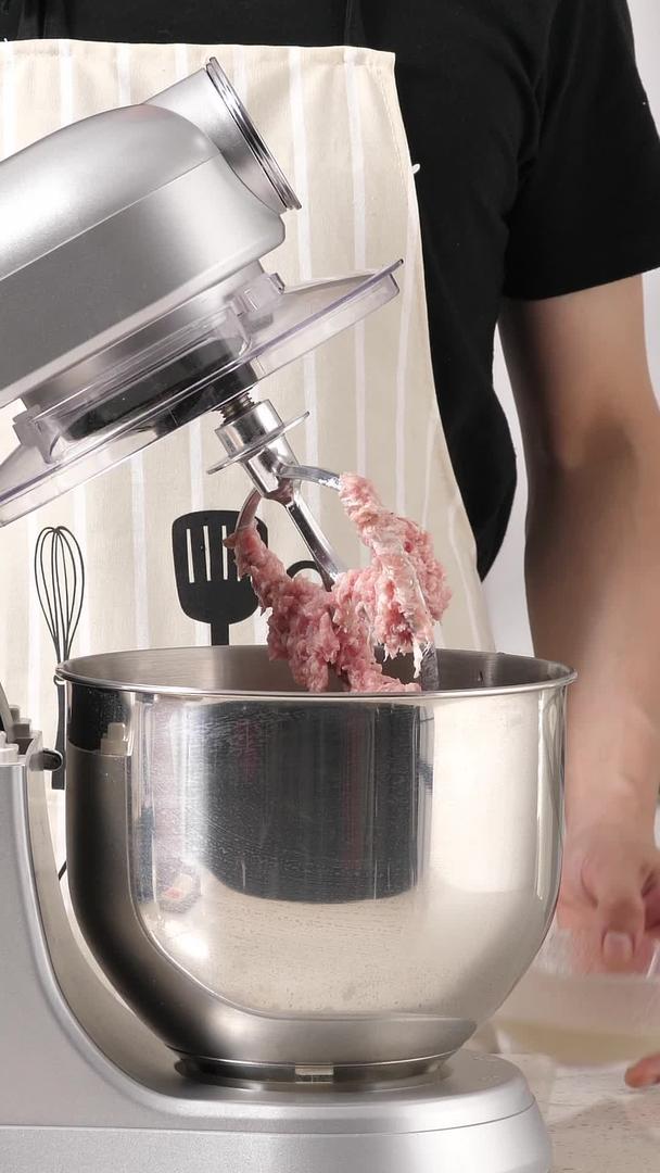 提升料理机搅拌肉馅视频的预览图