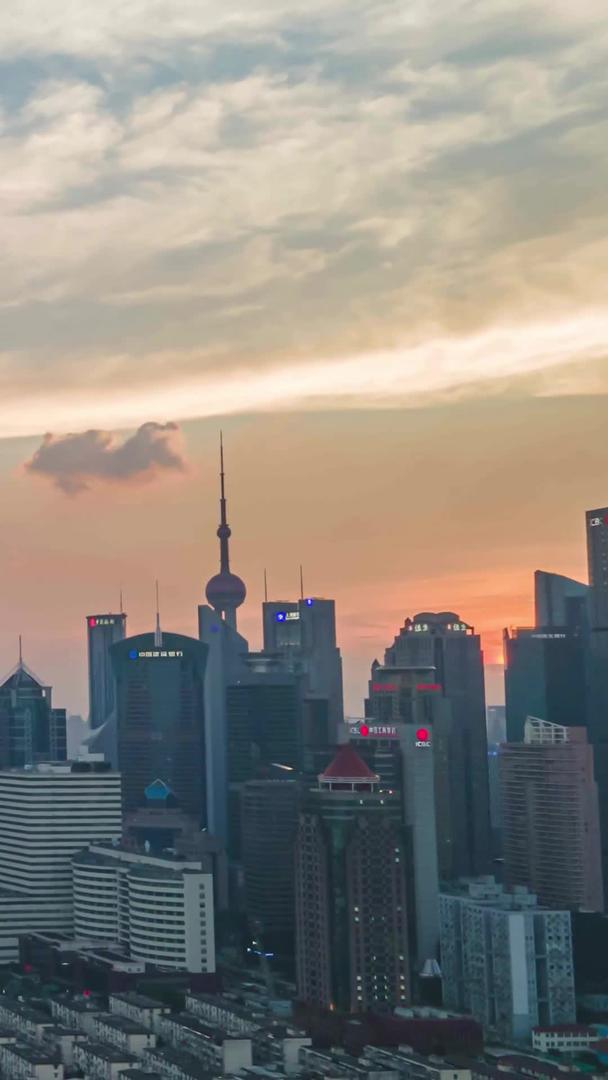 上海陆家嘴航拍日夜飞转视频的预览图