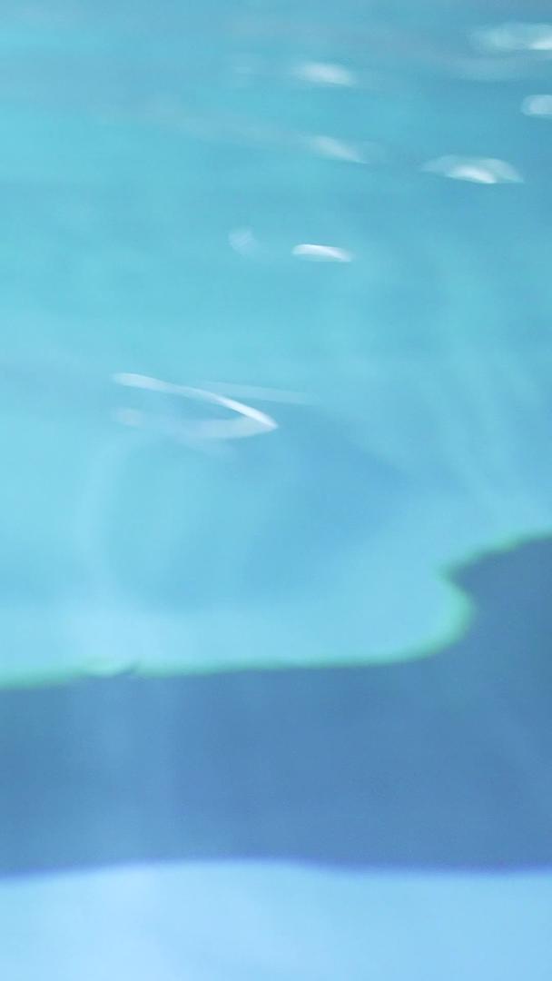 游泳池水波素材视频的预览图