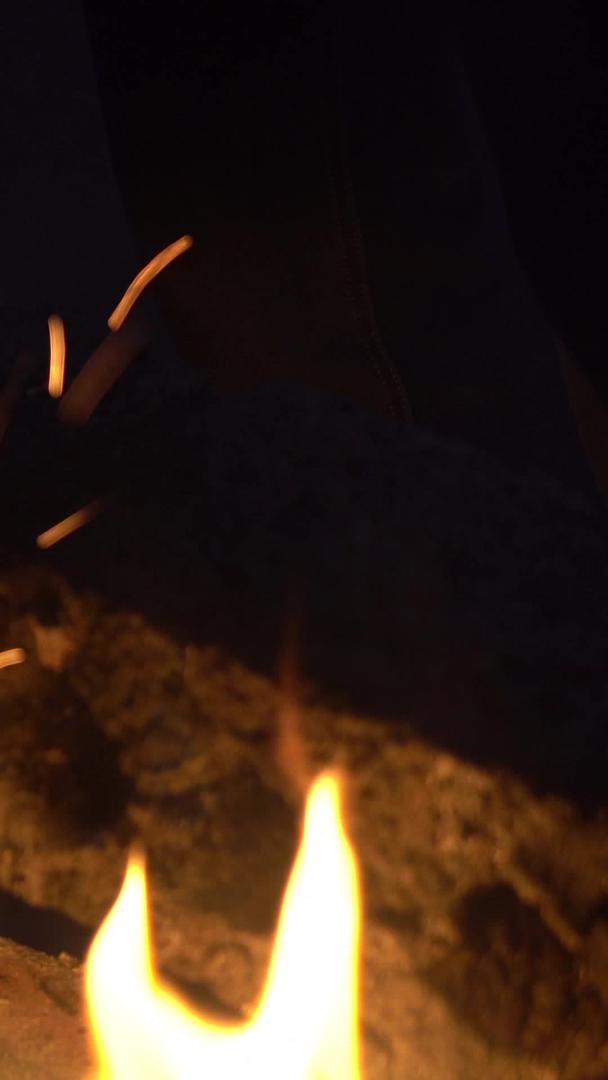 篝火火火焰实拍特写视频的预览图