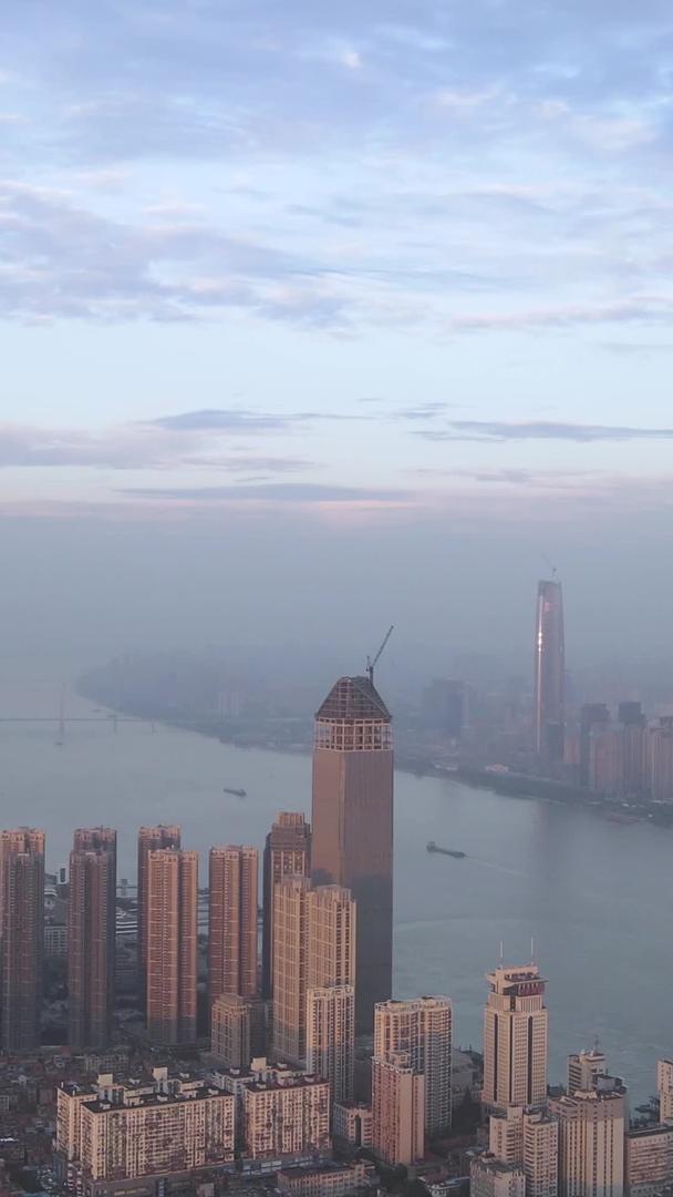 航拍城市长江江景地标建筑晚霞天空素材视频的预览图