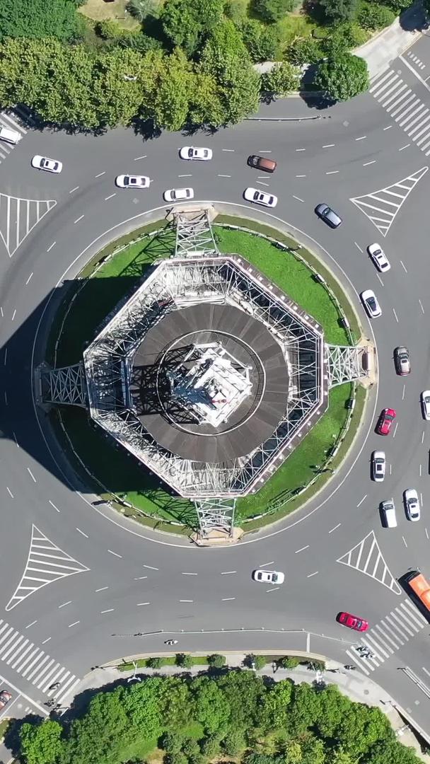 城市交通航拍环岛路口视频的预览图