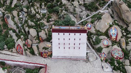 无人机航拍藏传佛教时刻壁画视频的预览图
