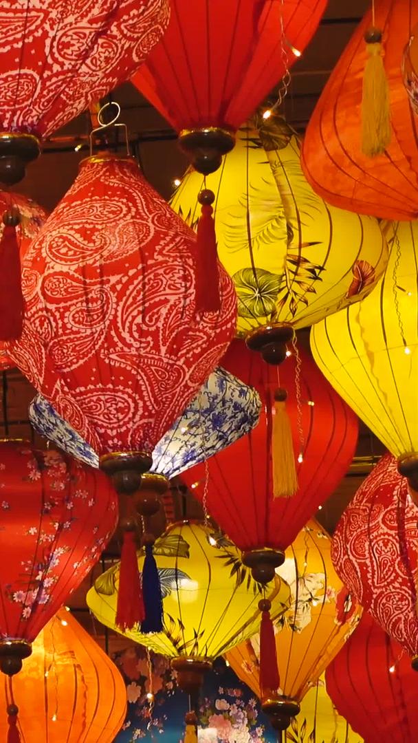 城市生活中秋节喜庆灯笼节气氛素材视频的预览图
