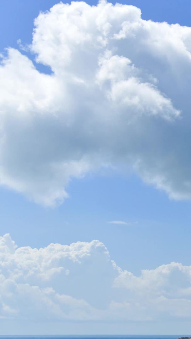蓝天白云海洋延迟摄影视频的预览图