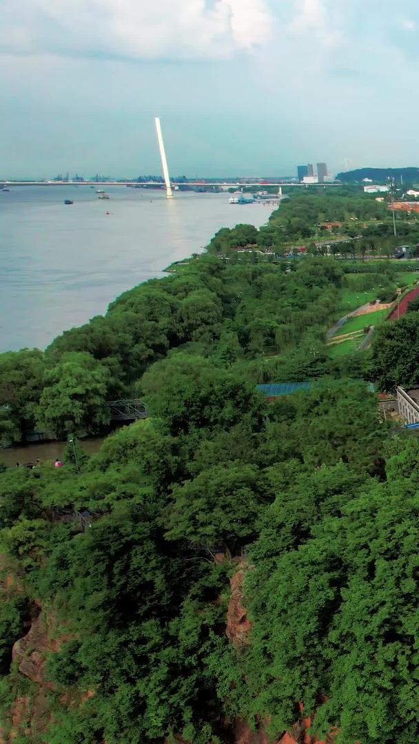 长江风景南京地标燕子矶公园视频的预览图