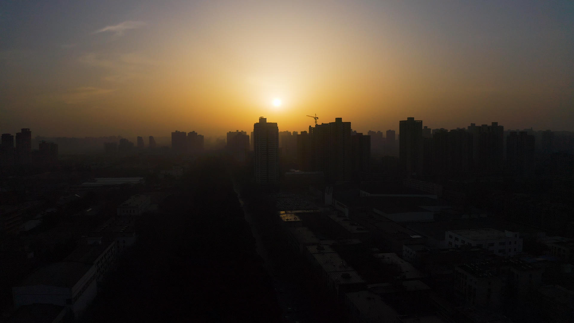 城市日出航拍4K视频的预览图