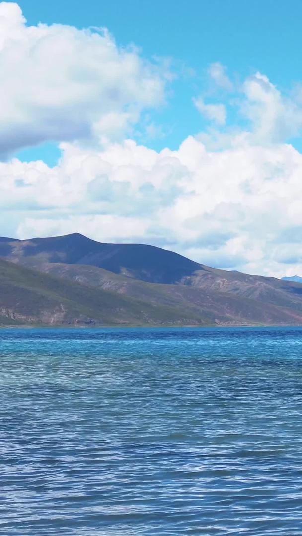 西北高原羊湖海浪蓝天白云视频的预览图