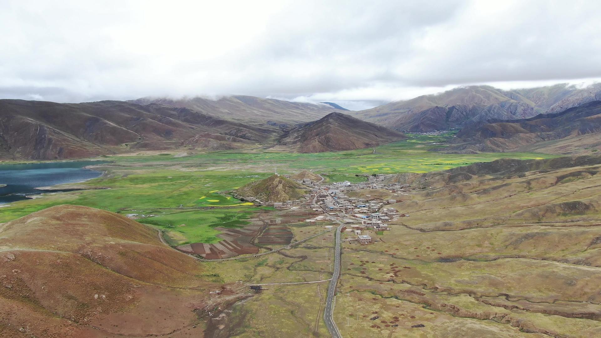西藏自然风光航拍视频视频的预览图