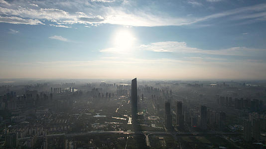 航拍城市地标建筑高楼天际线晴朗天空阳光4k素材视频的预览图