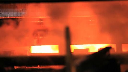高温铸造金属成型视频的预览图