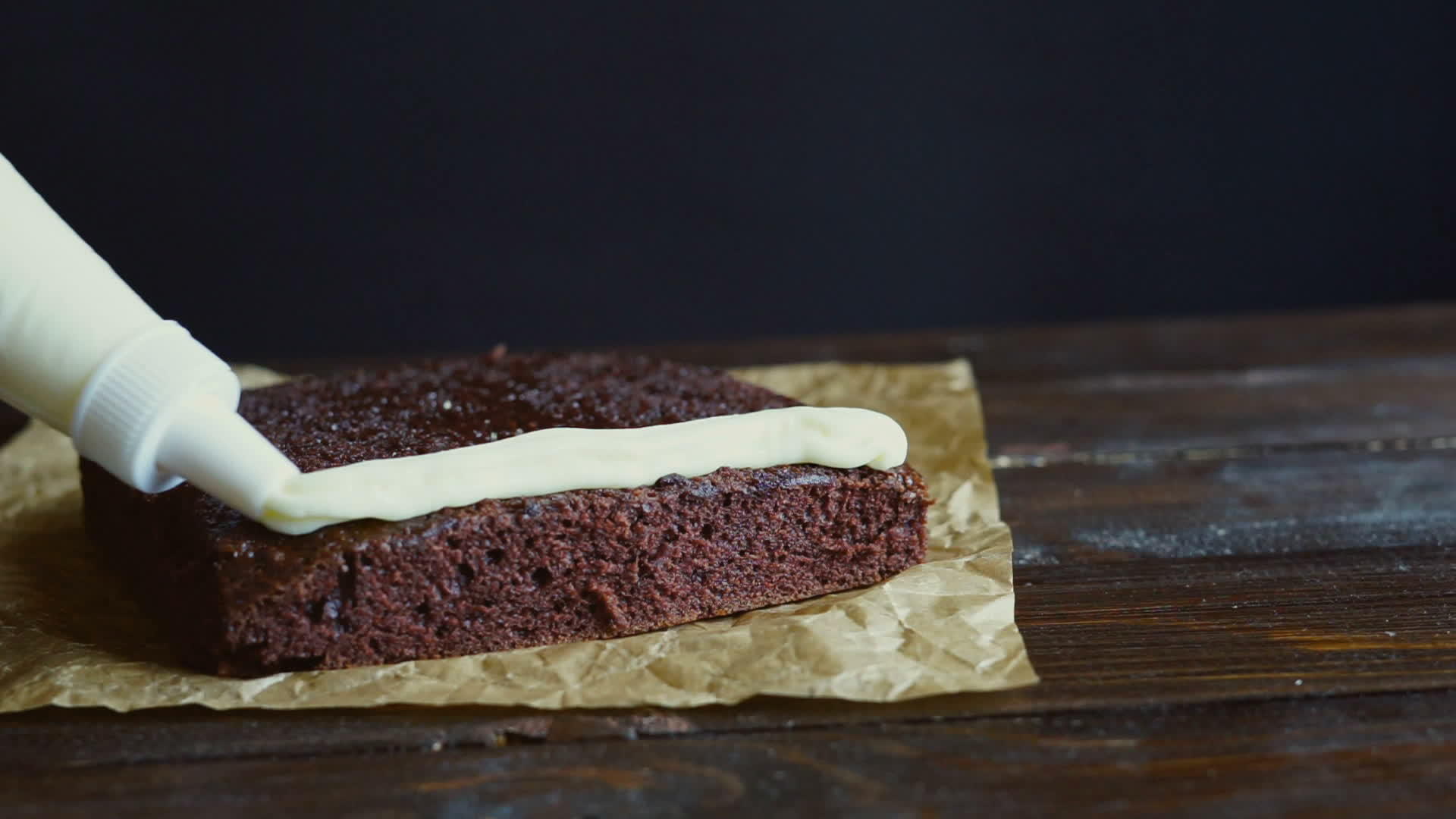 巧克力奶油蛋糕视频的预览图