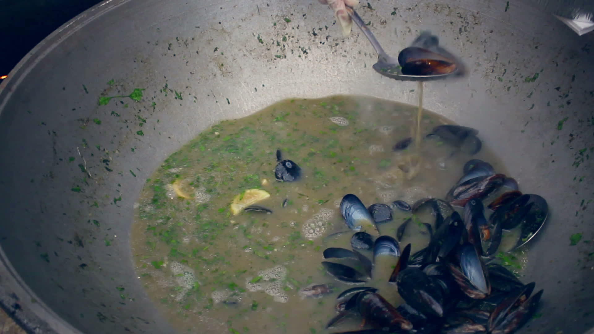 青口贝的烹饪方法视频的预览图