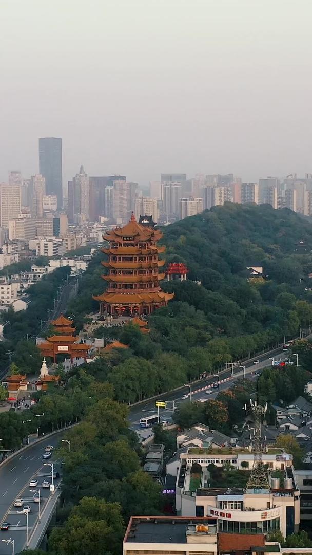 武汉黄鹤楼名胜大气环绕航拍实拍视频视频的预览图