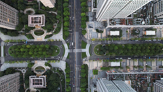 航拍俯拍城市高楼建筑道路街景交通车流4k素材视频的预览图