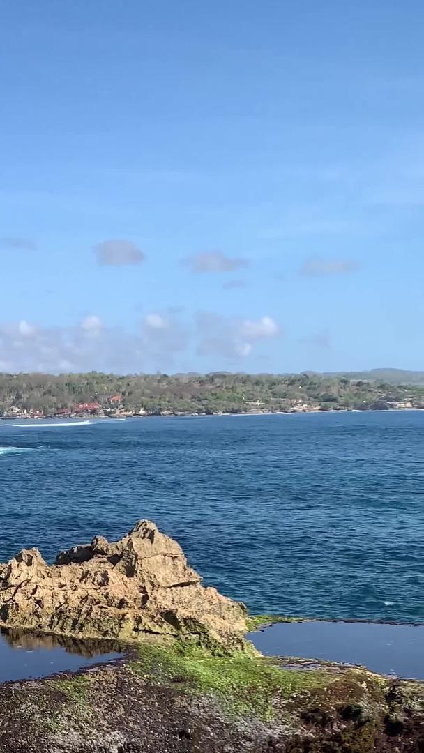 巴厘岛的竖屏海景视频的预览图