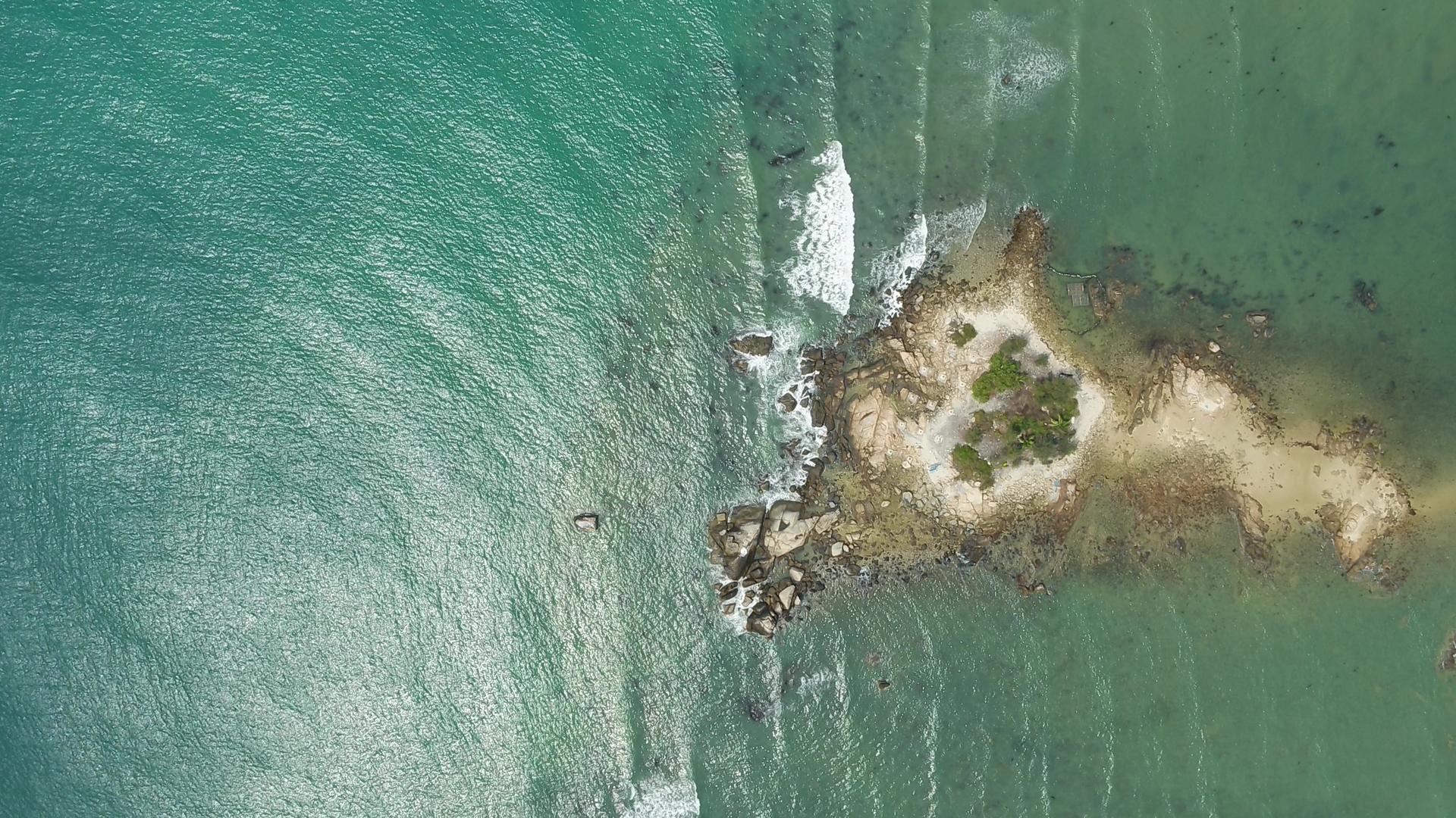 海边小岛航拍视频的预览图