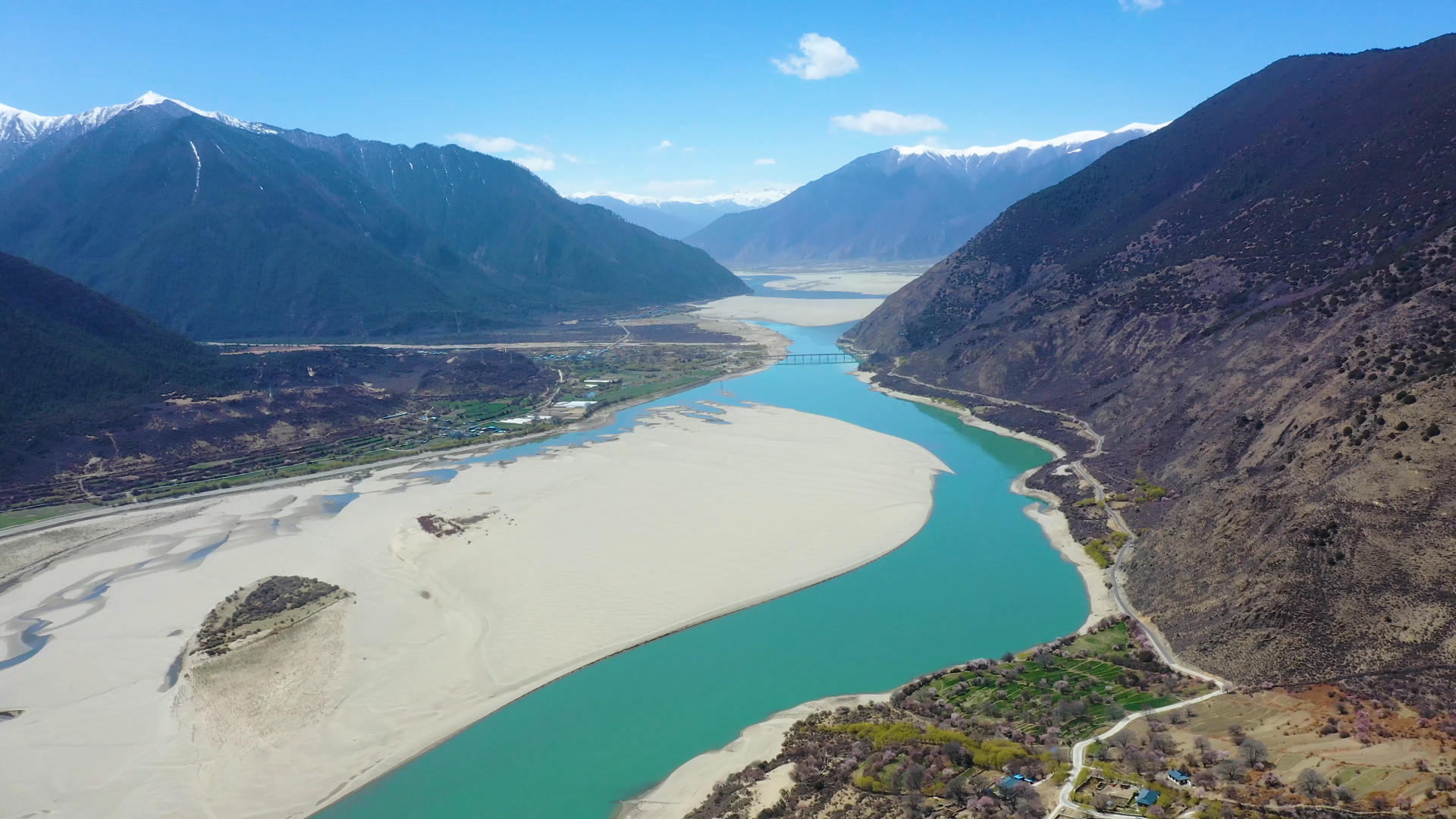 世界之最雅鲁藏布江航拍视频的预览图