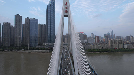 航拍城市桥梁道路交通江景车流街景4k素材视频的预览图