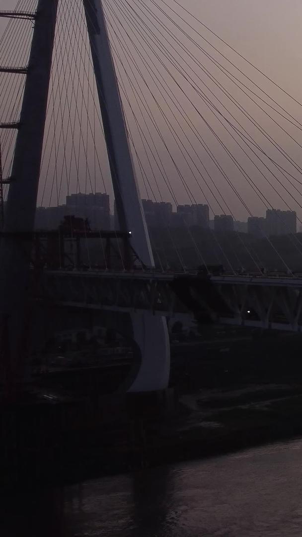 重庆黄昏航拍建设桥梁素材视频的预览图