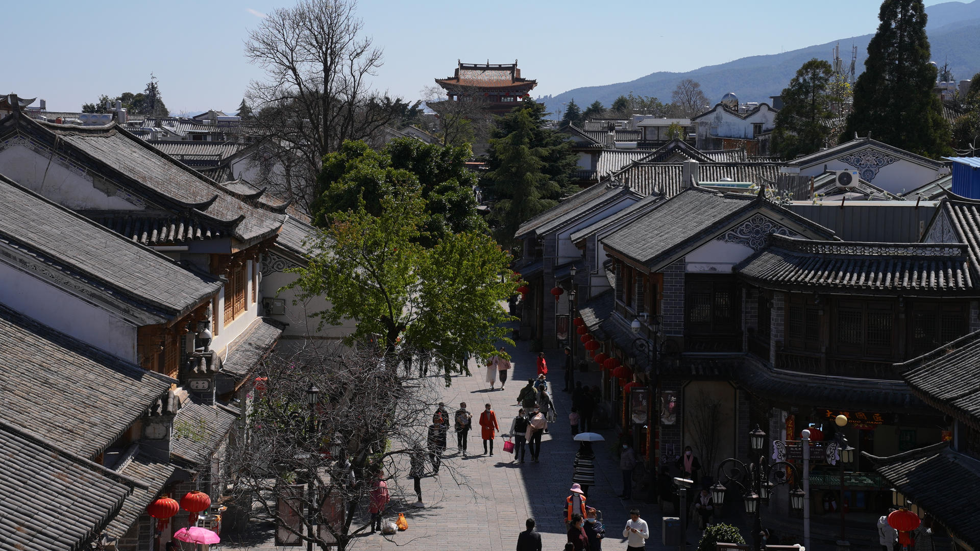 云南世界文化遗产旅游大理古城街景行人道路4k素材视频的预览图