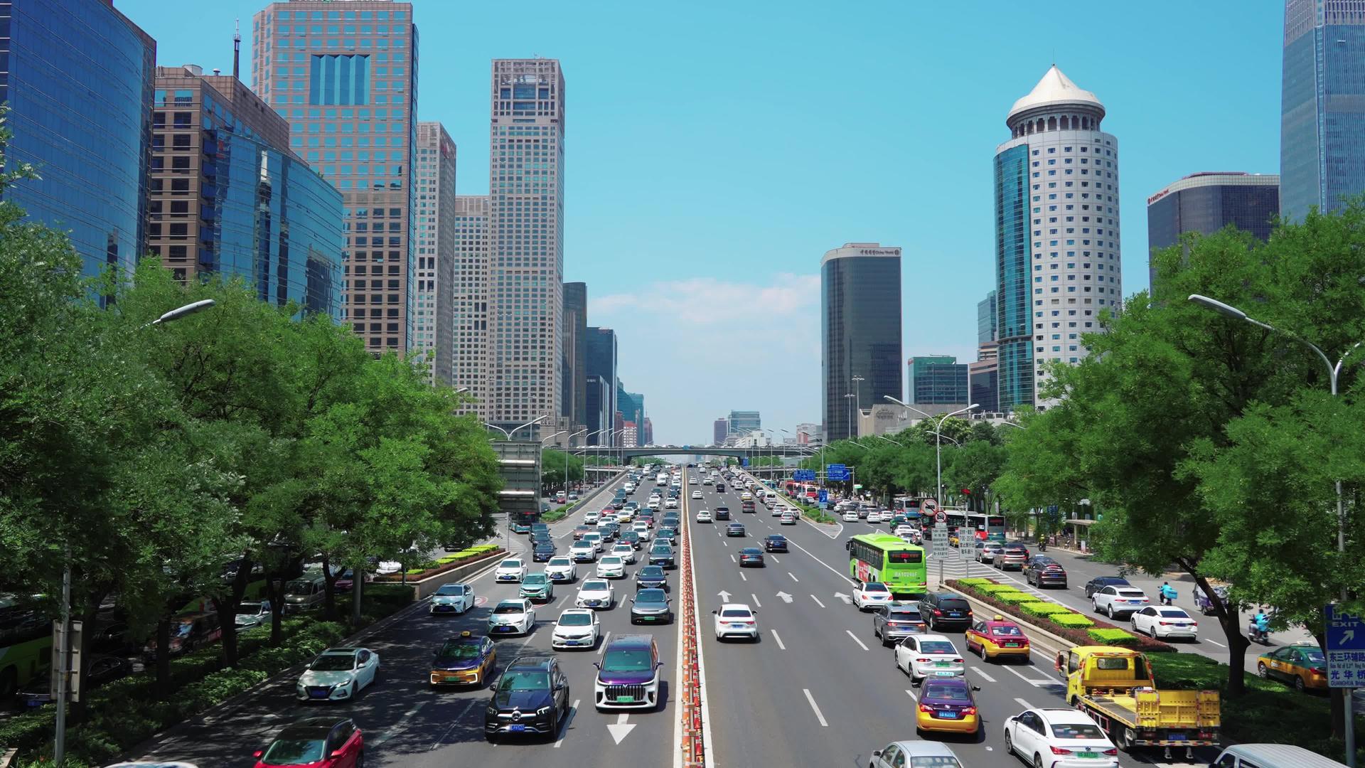 北京国际贸易cbd车流街景实拍视频的预览图