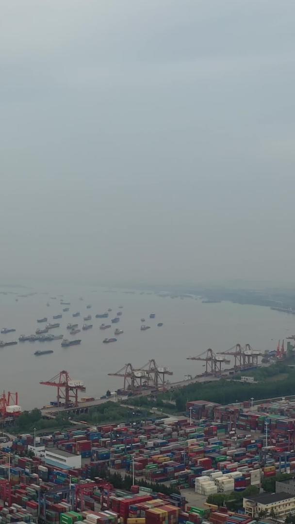 武汉长江阳逻港航拍视频视频的预览图