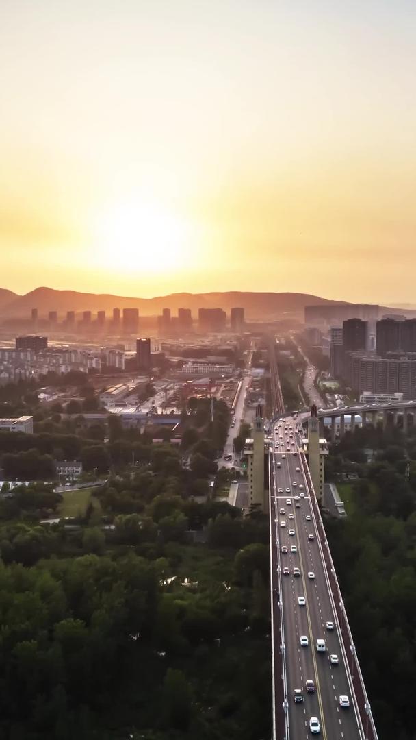 南京长江大桥落日航拍延时摄影视频的预览图