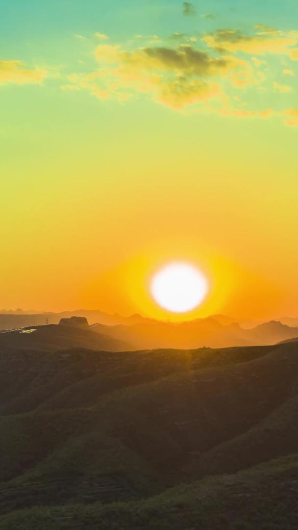 太行山谷家峪延时航拍日落视频的预览图