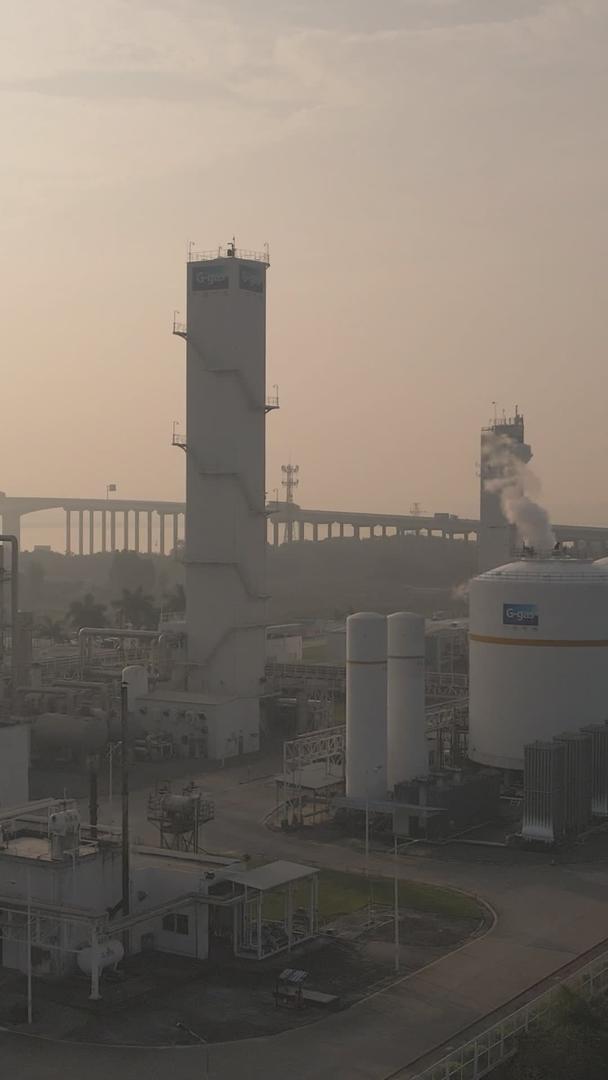 炼钢密集型工业工厂视频的预览图