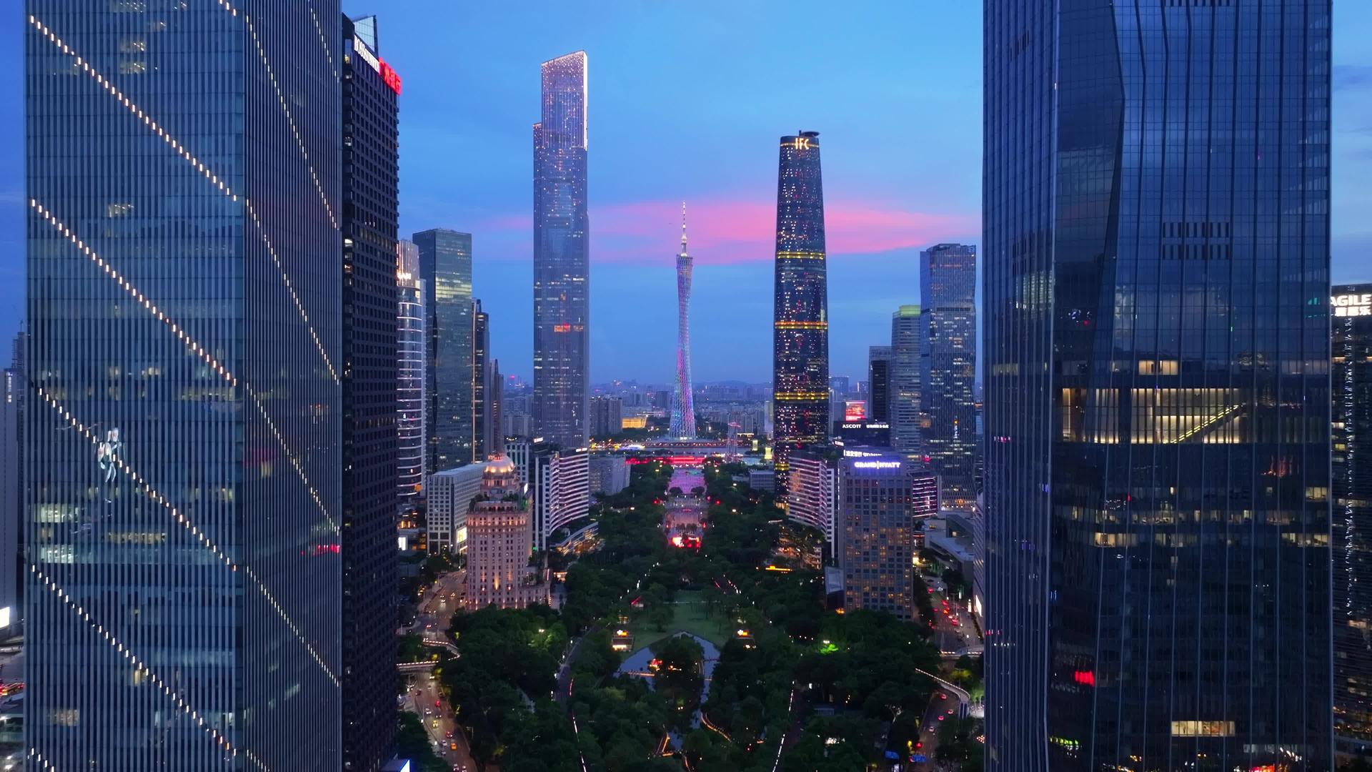 广州cbd中轴线建筑4k航拍夜景视频的预览图