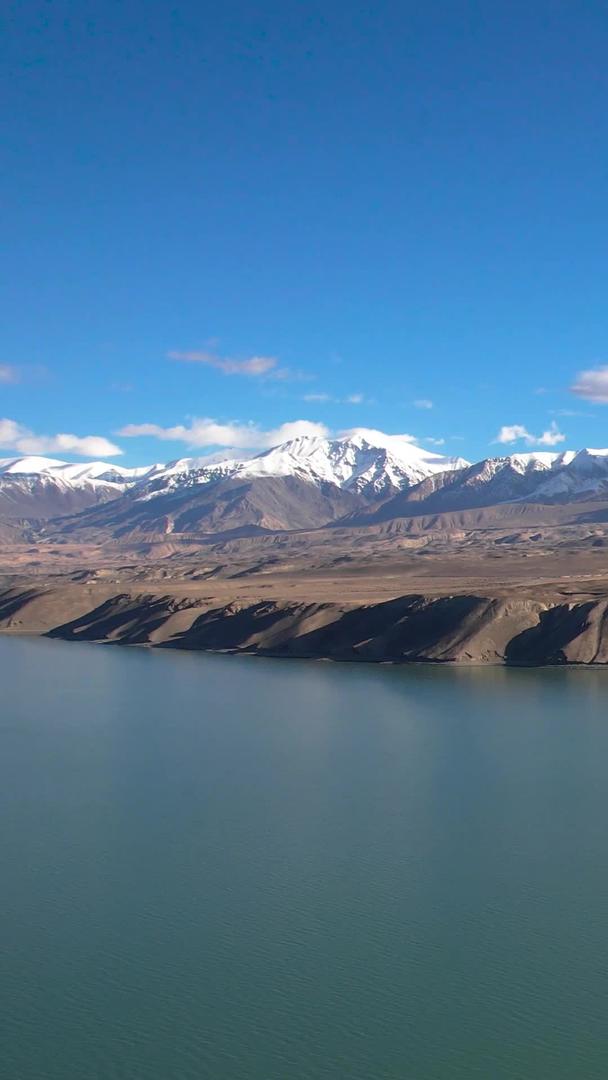 新疆帕米尔高原景区5A航拍高原白沙湖山脉雪山风景视频的预览图