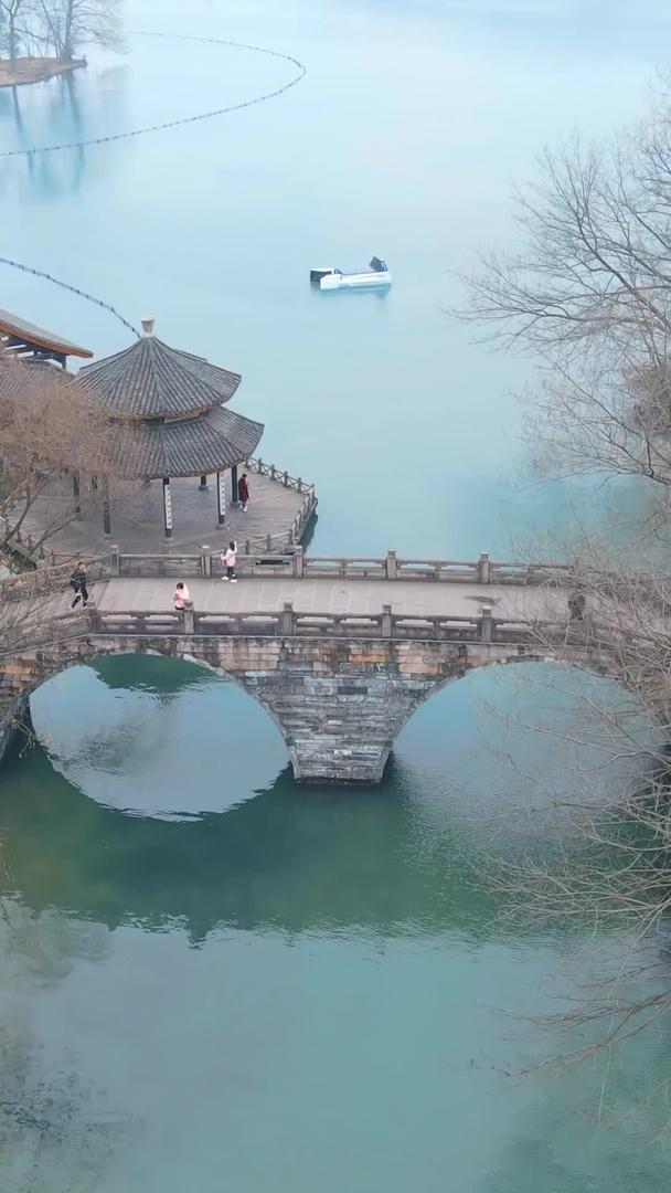 杭州西湖十景茅家埠航拍5A风景视频的预览图