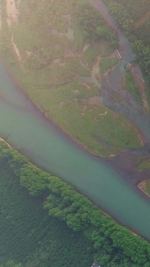 俯瞰桂林山水漓江视频的预览图