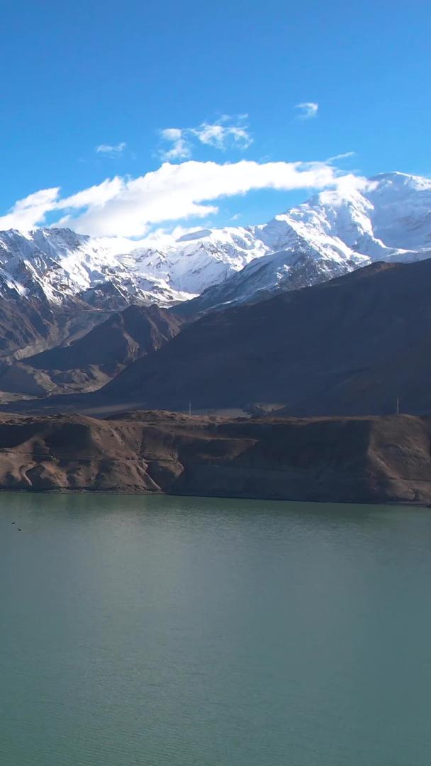 新疆帕米尔高原景区5A航拍高原白沙湖山脉雪山风景视频的预览图