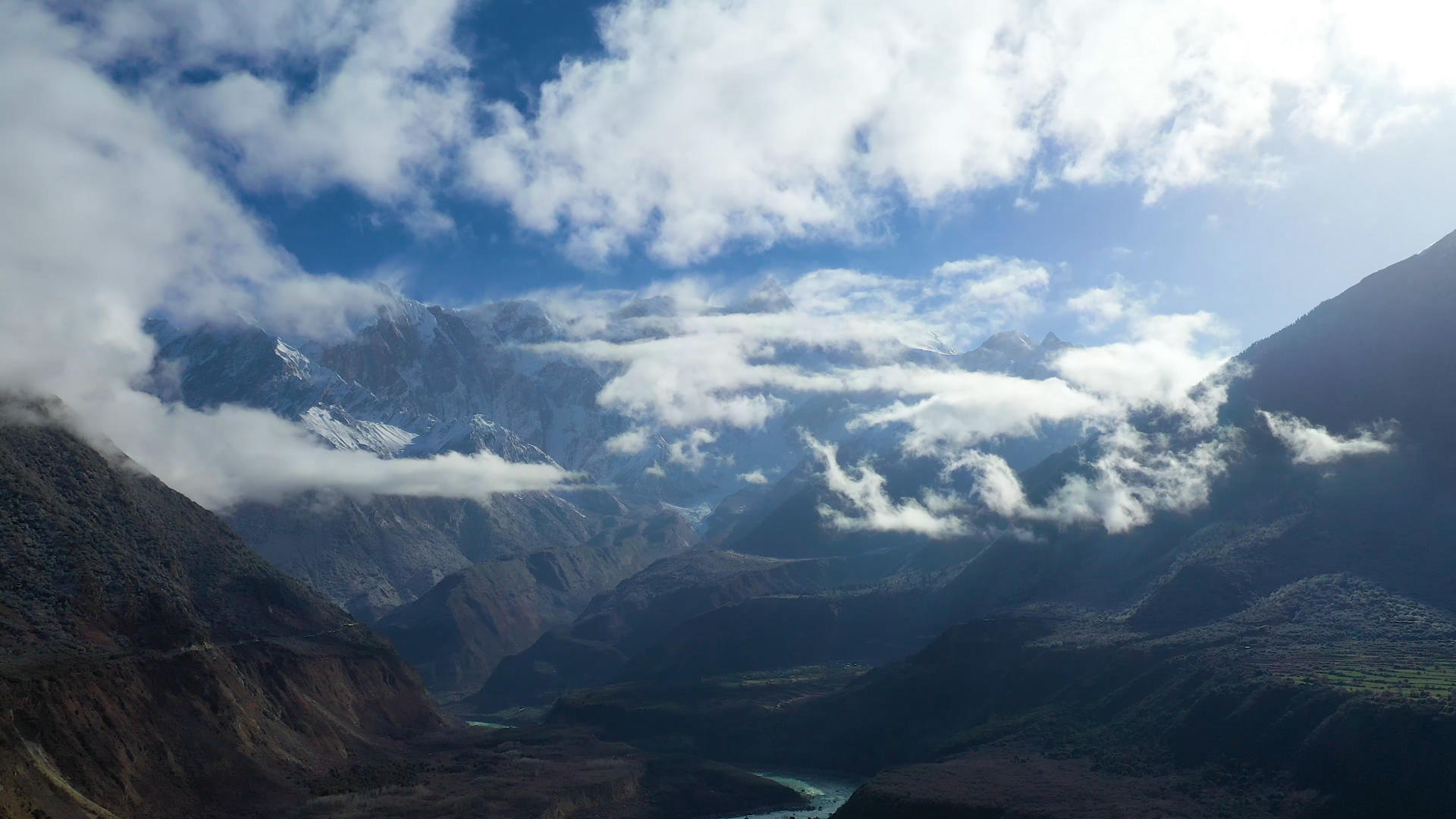 航拍喜马拉雅山脉视频的预览图