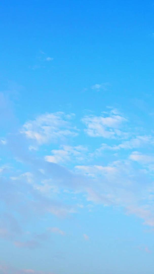 蓝天白云实拍延时摄影视频的预览图