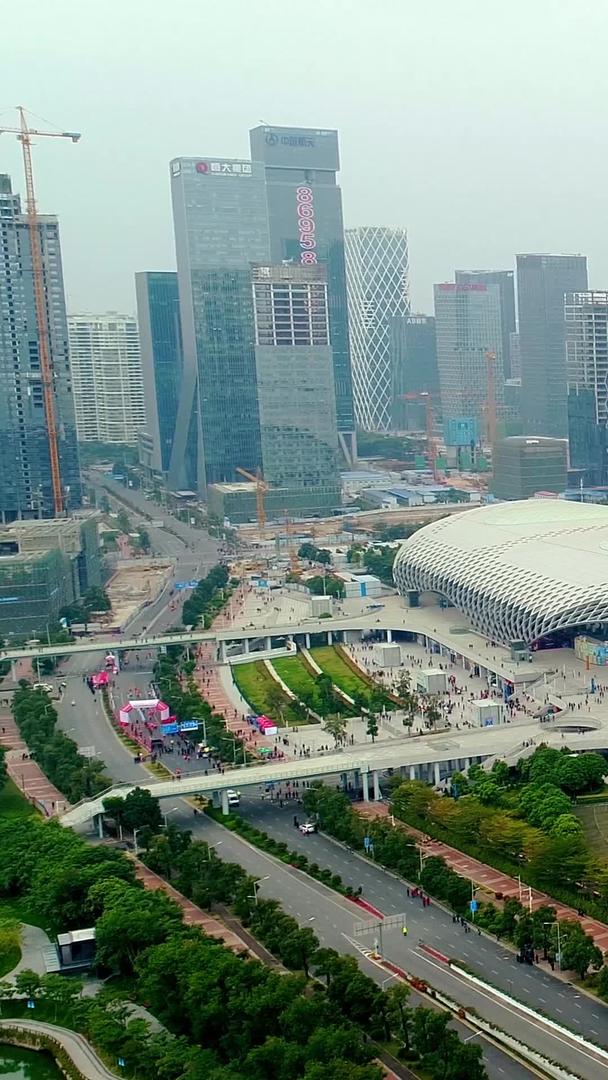 深圳春茧体育馆城市美景航拍视频的预览图