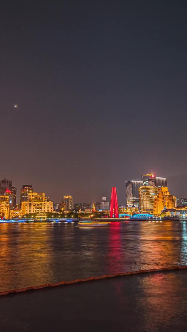 延迟上海外滩白渡桥纪念塔夜景视频的预览图