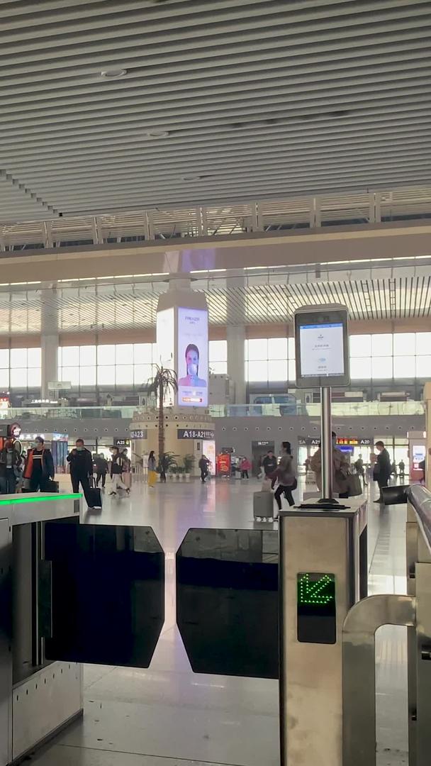 南京南站自动检票机实拍视频的预览图