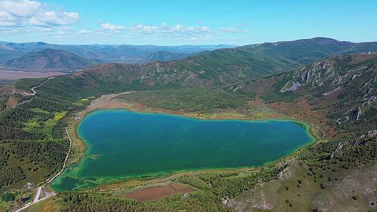 内蒙古柴河同心天池4k航拍风景视频的预览图