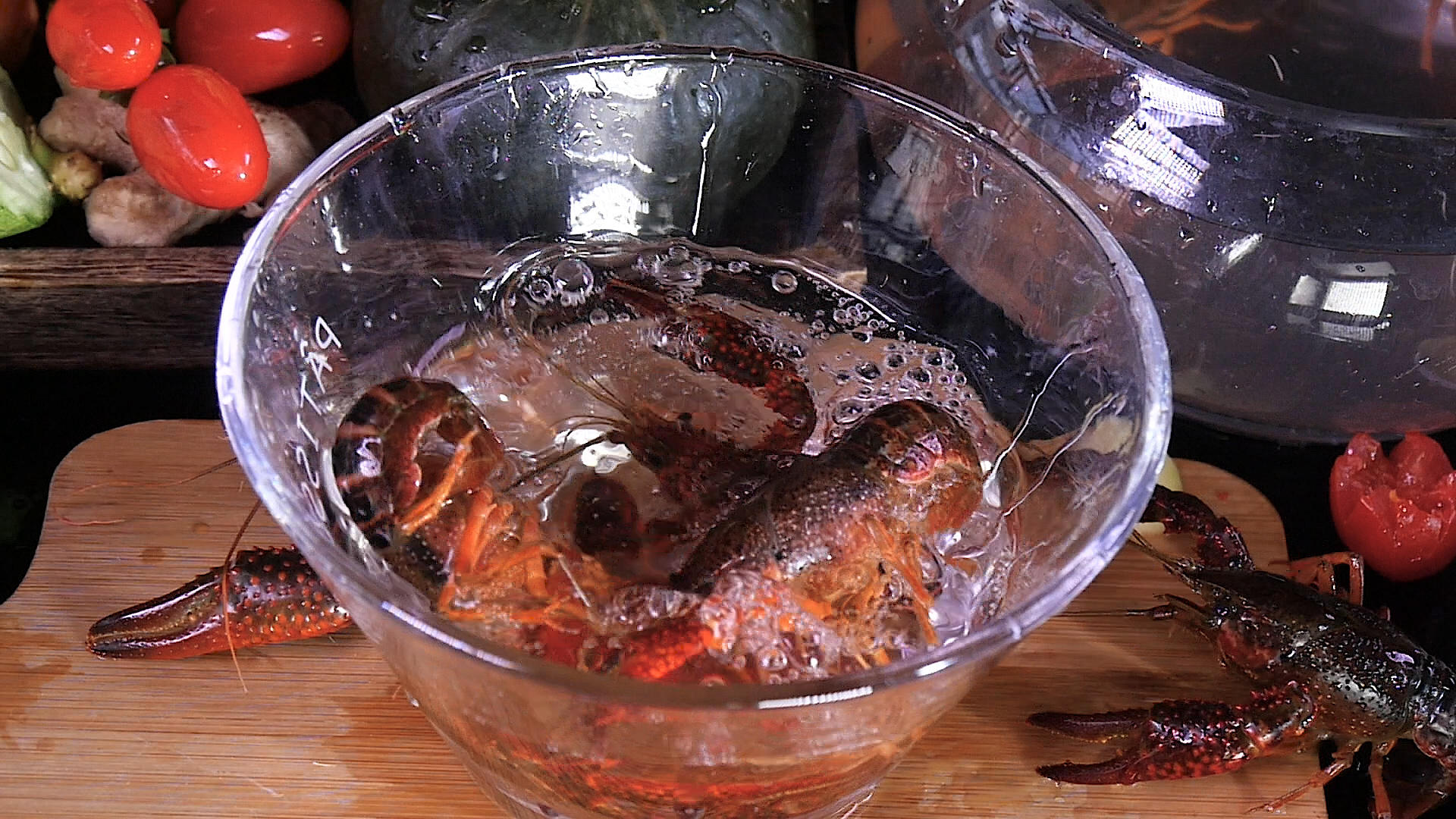 麻辣龙虾食材准备视频的预览图